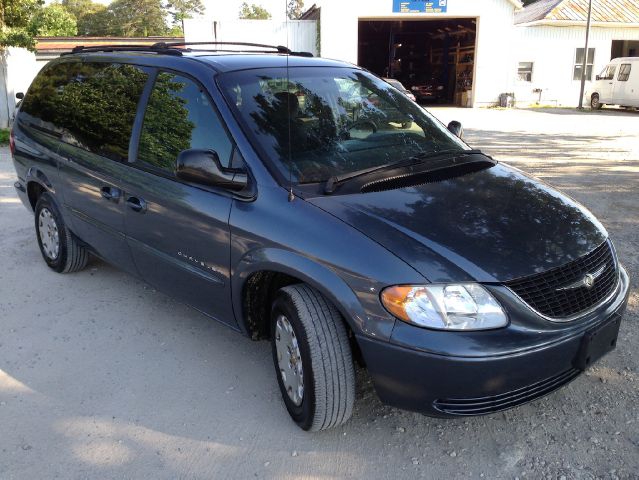 Chrysler Town and Country 2001 photo 20