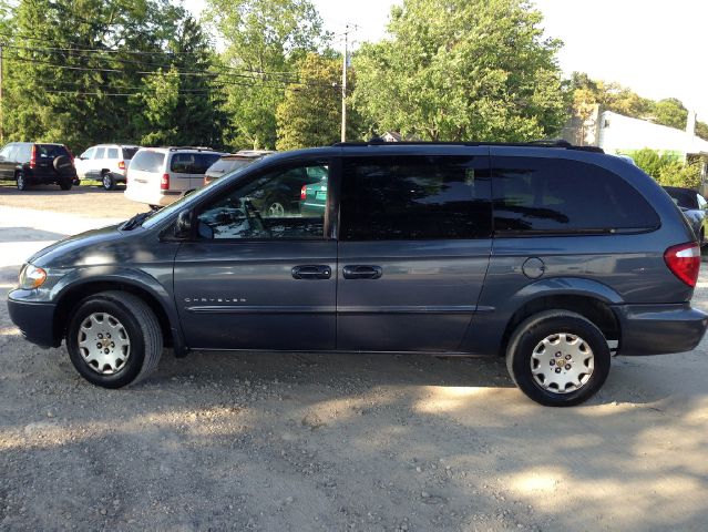 Chrysler Town and Country 2001 photo 22