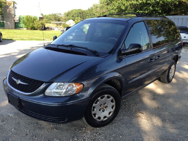 Chrysler Town and Country 2001 photo 23
