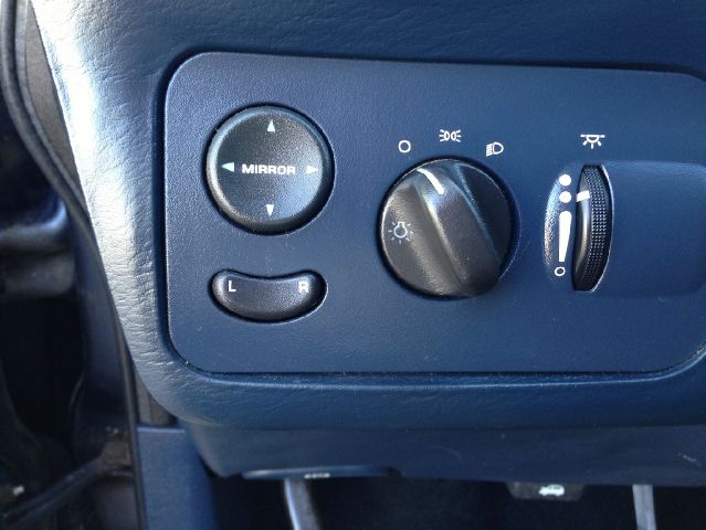 Chrysler Town and Country 2001 photo 3