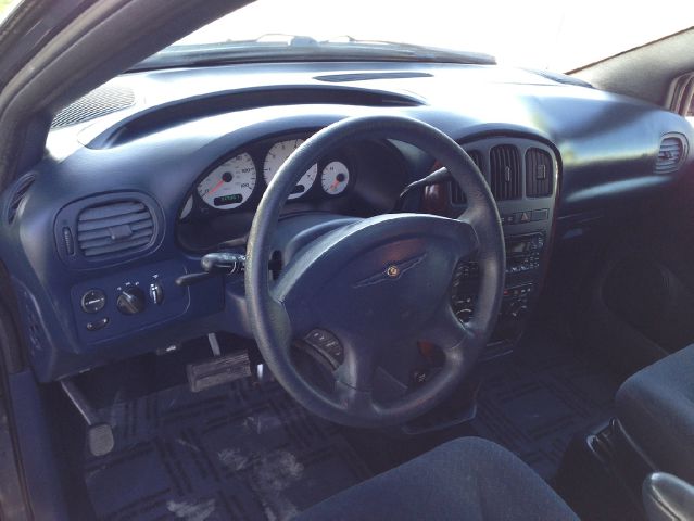Chrysler Town and Country 2001 photo 34
