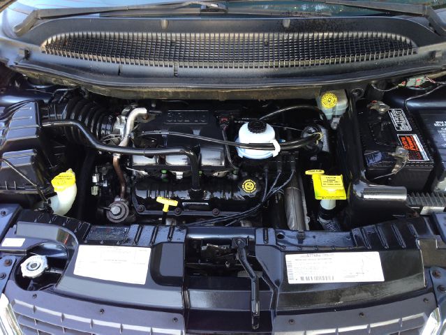 Chrysler Town and Country 2001 photo 35