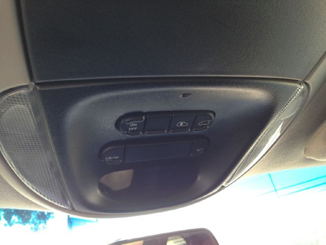 Chrysler Town and Country 2001 photo 4