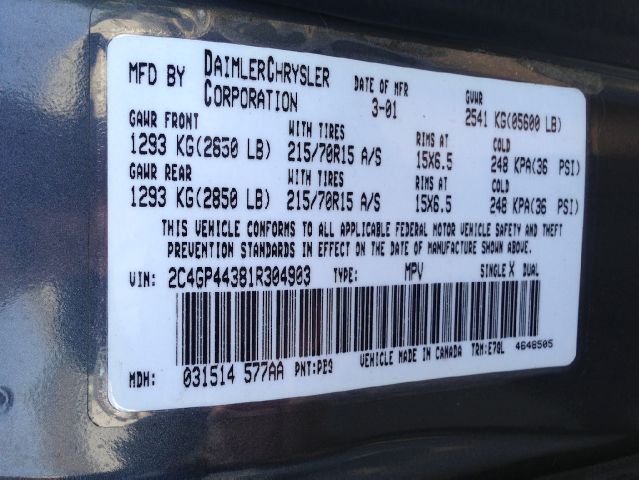 Chrysler Town and Country 2001 photo 9