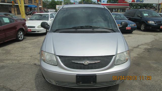Chrysler Town and Country 2001 photo 1