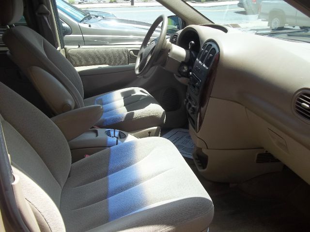 Chrysler Town and Country 2001 photo 4
