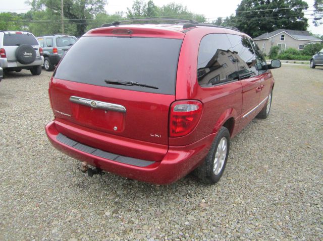 Chrysler Town and Country 2001 photo 12