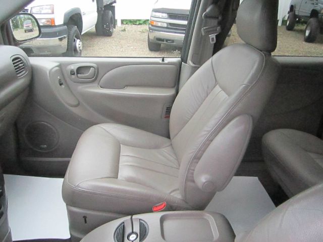 Chrysler Town and Country 2001 photo 14