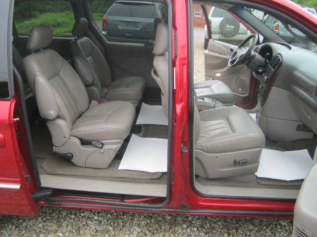 Chrysler Town and Country 2001 photo 16