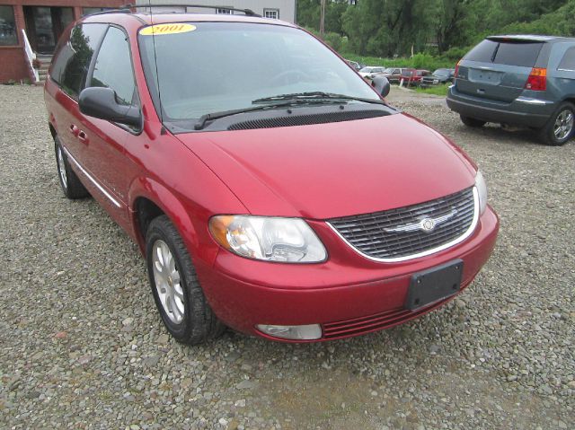Chrysler Town and Country 2001 photo 27