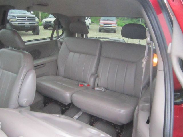 Chrysler Town and Country 2001 photo 29