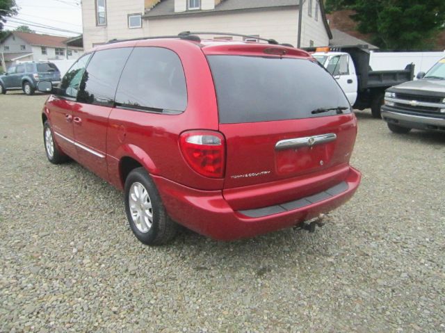 Chrysler Town and Country 2001 photo 7