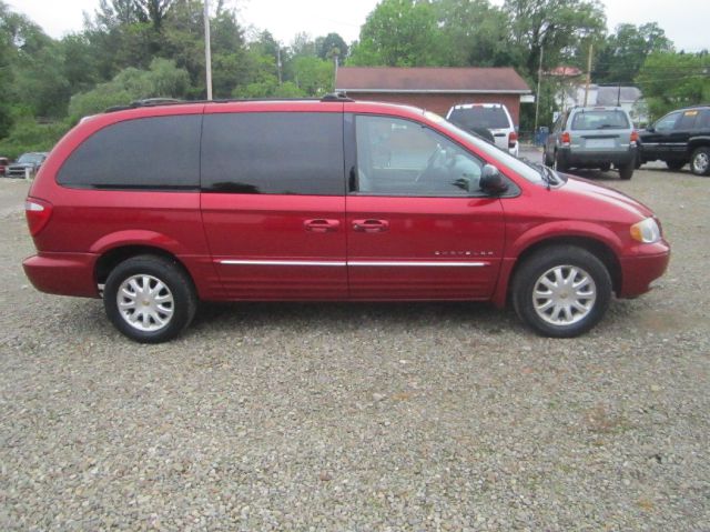 Chrysler Town and Country 2001 photo 8
