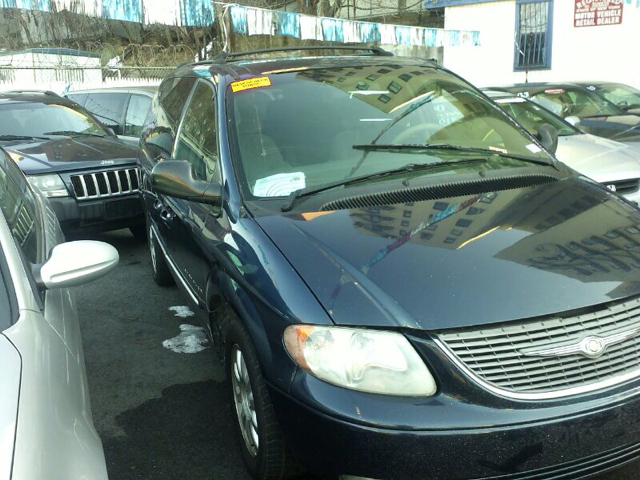 Chrysler Town and Country 2001 photo 4