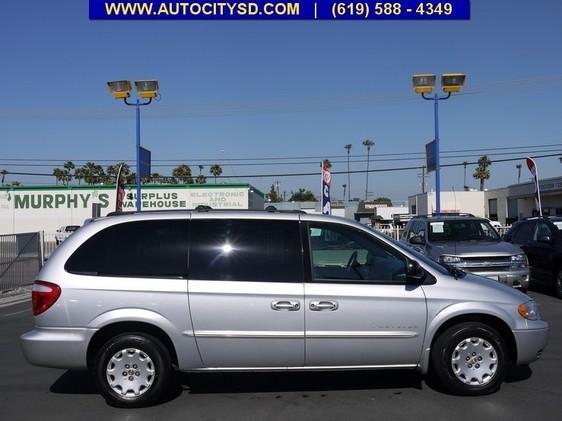 Chrysler Town and Country 2001 photo 4