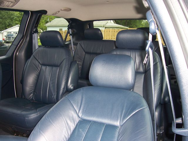 Chrysler Town and Country 2001 photo 1