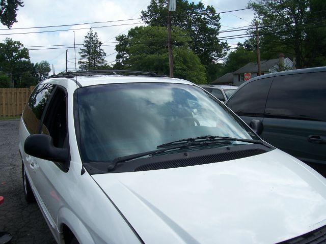 Chrysler Town and Country 2001 photo 3