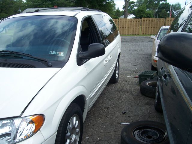 Chrysler Town and Country 2001 photo 4