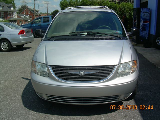 Chrysler Town and Country SLT 25 MiniVan