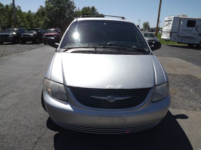 Chrysler Town and Country 2001 photo 11