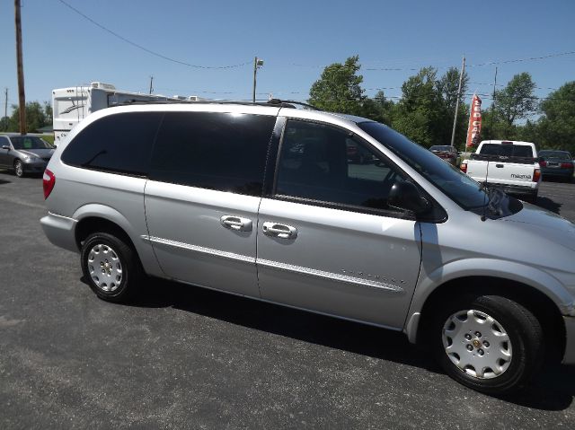 Chrysler Town and Country 2001 photo 12