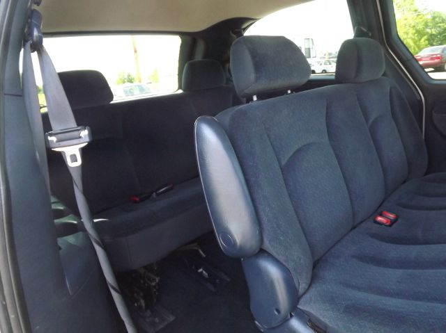 Chrysler Town and Country 2001 photo 14
