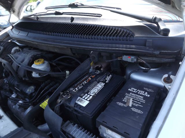 Chrysler Town and Country 2001 photo 2