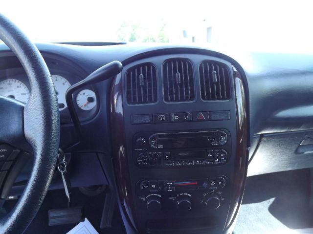 Chrysler Town and Country 2001 photo 3