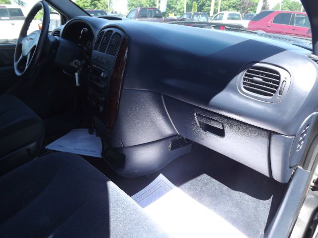 Chrysler Town and Country 2001 photo 4