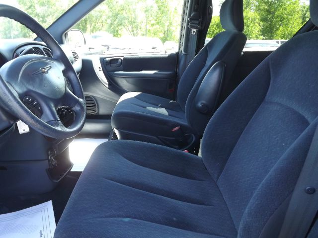 Chrysler Town and Country 2001 photo 5