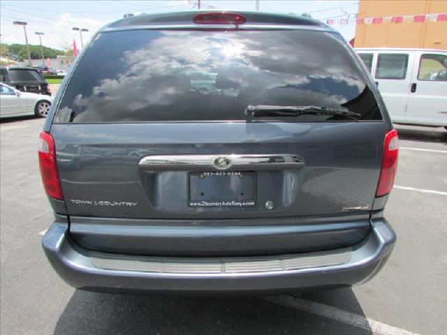 Chrysler Town and Country 2001 photo 3