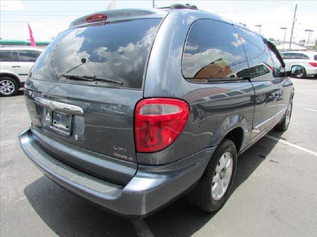 Chrysler Town and Country 2001 photo 4