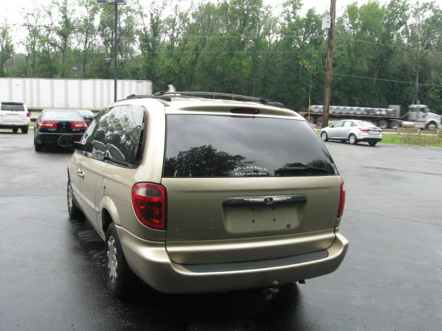 Chrysler Town and Country 2001 photo 4