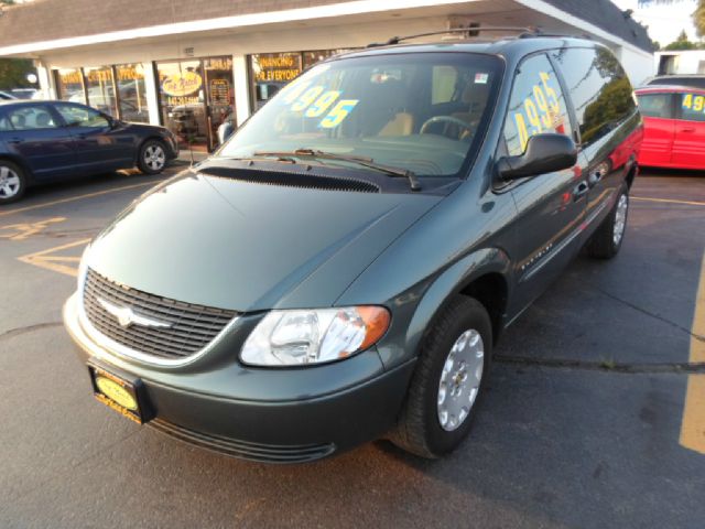 Chrysler Town and Country 2001 photo 4