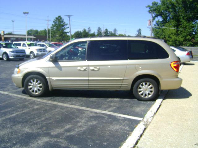 Chrysler Town and Country S Sedan Under FULL Factory Warranty MiniVan