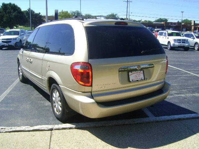 Chrysler Town and Country 2001 photo 1