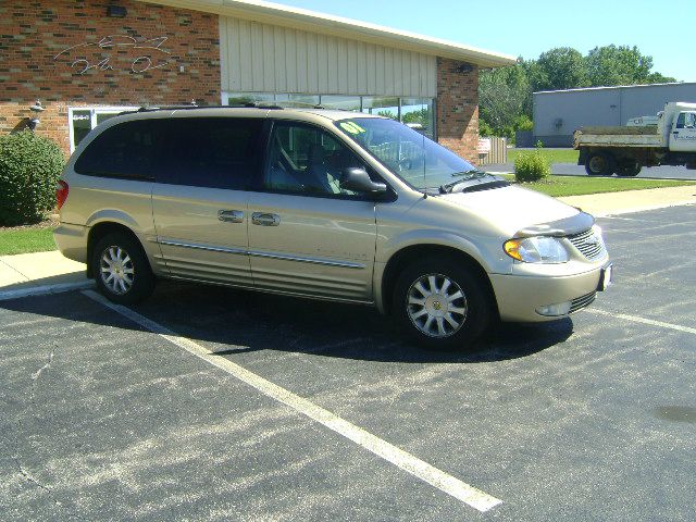 Chrysler Town and Country 2001 photo 3