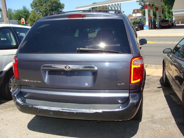Chrysler Town and Country 2001 photo 1