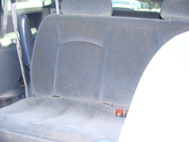 Chrysler Town and Country 2001 photo 3