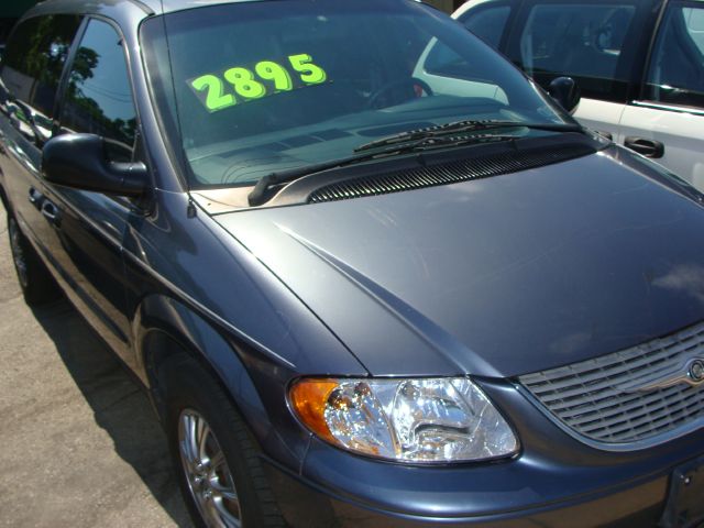 Chrysler Town and Country 2001 photo 4