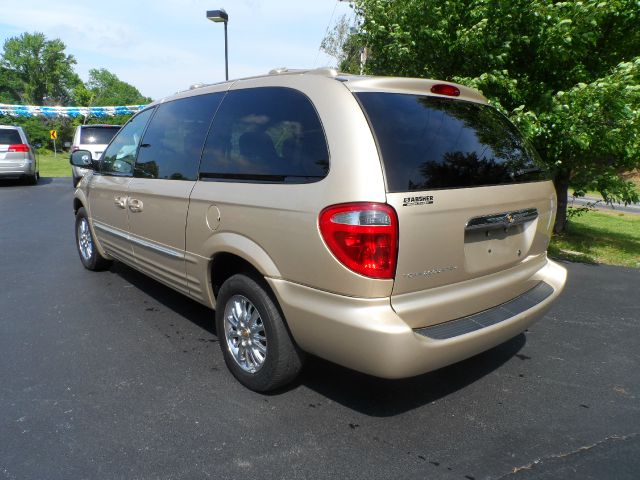 Chrysler Town and Country SLT 25 MiniVan