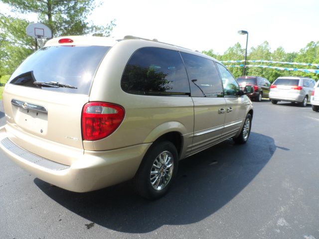 Chrysler Town and Country 2001 photo 3