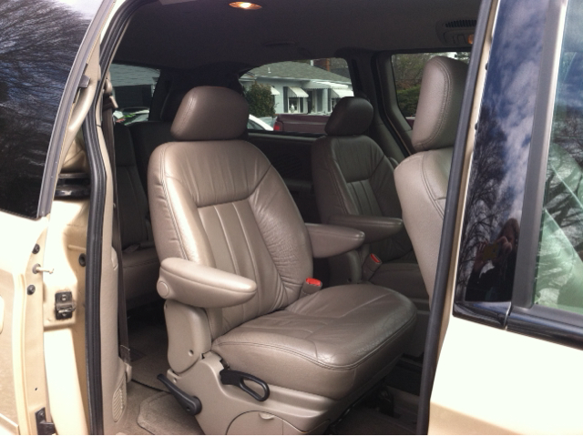 Chrysler Town and Country S Sedan Under FULL Factory Warranty MiniVan