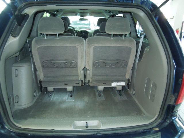 Chrysler Town and Country 2001 photo 10
