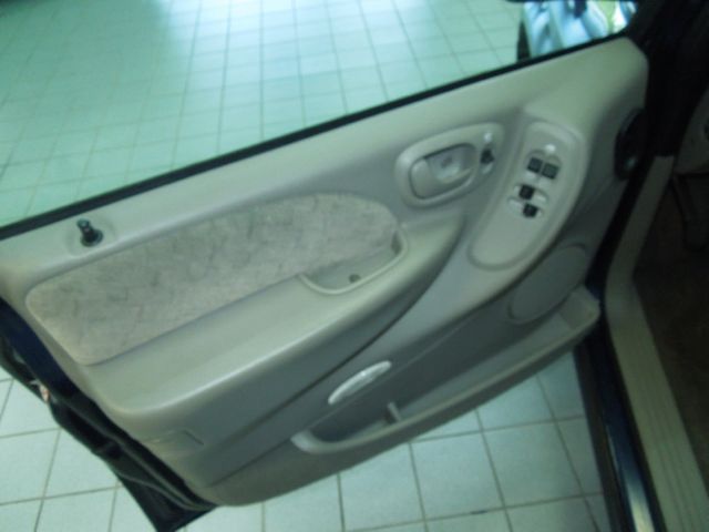 Chrysler Town and Country 2001 photo 13