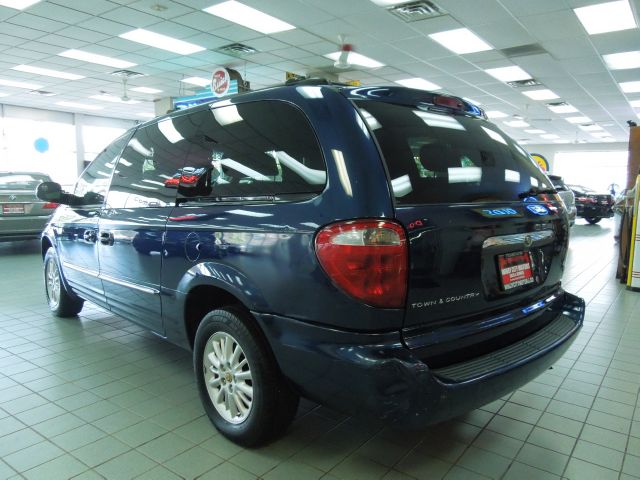 Chrysler Town and Country 2001 photo 14
