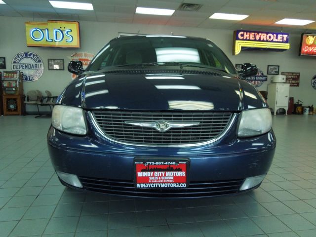 Chrysler Town and Country 2001 photo 15