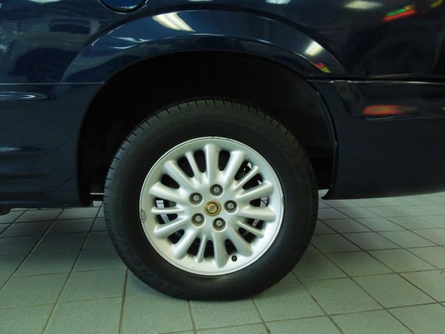 Chrysler Town and Country 2001 photo 17