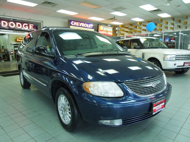 Chrysler Town and Country 2001 photo 25
