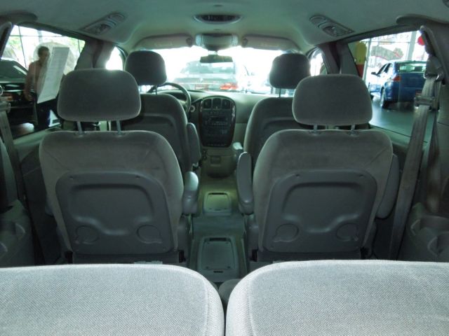 Chrysler Town and Country 2001 photo 28